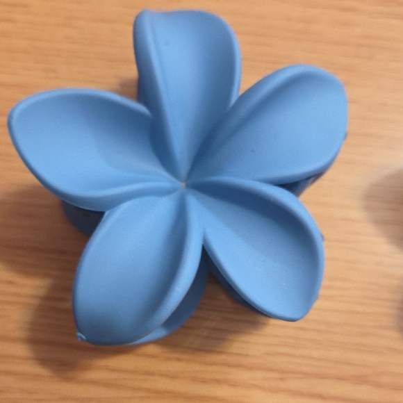 Hair Clips Set - Picture 3 of 5